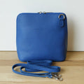 Lille Håndtaske i Struktureret Læder — Electric Blue