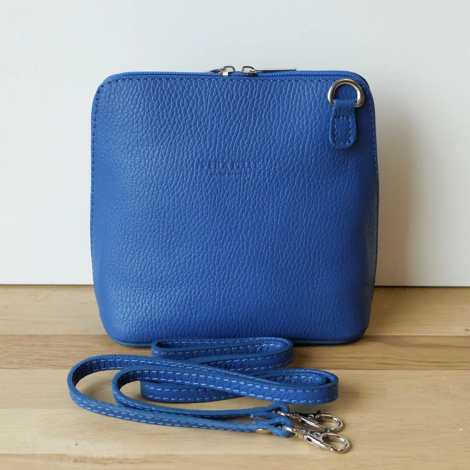 Lille Håndtaske i Struktureret Læder — Electric Blue