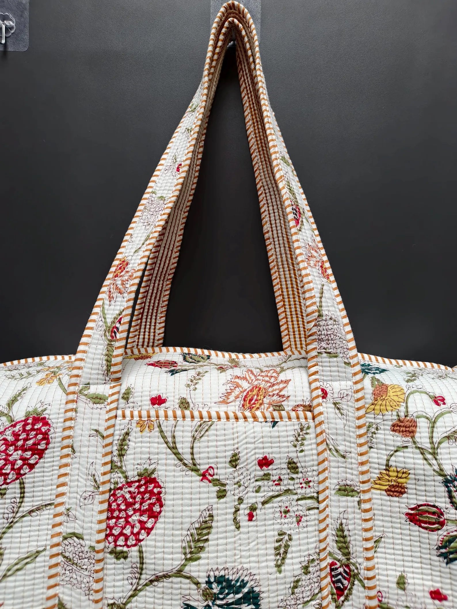 Quiltet Bomuldsduffeltaske med Blomsterprint — Elfenben