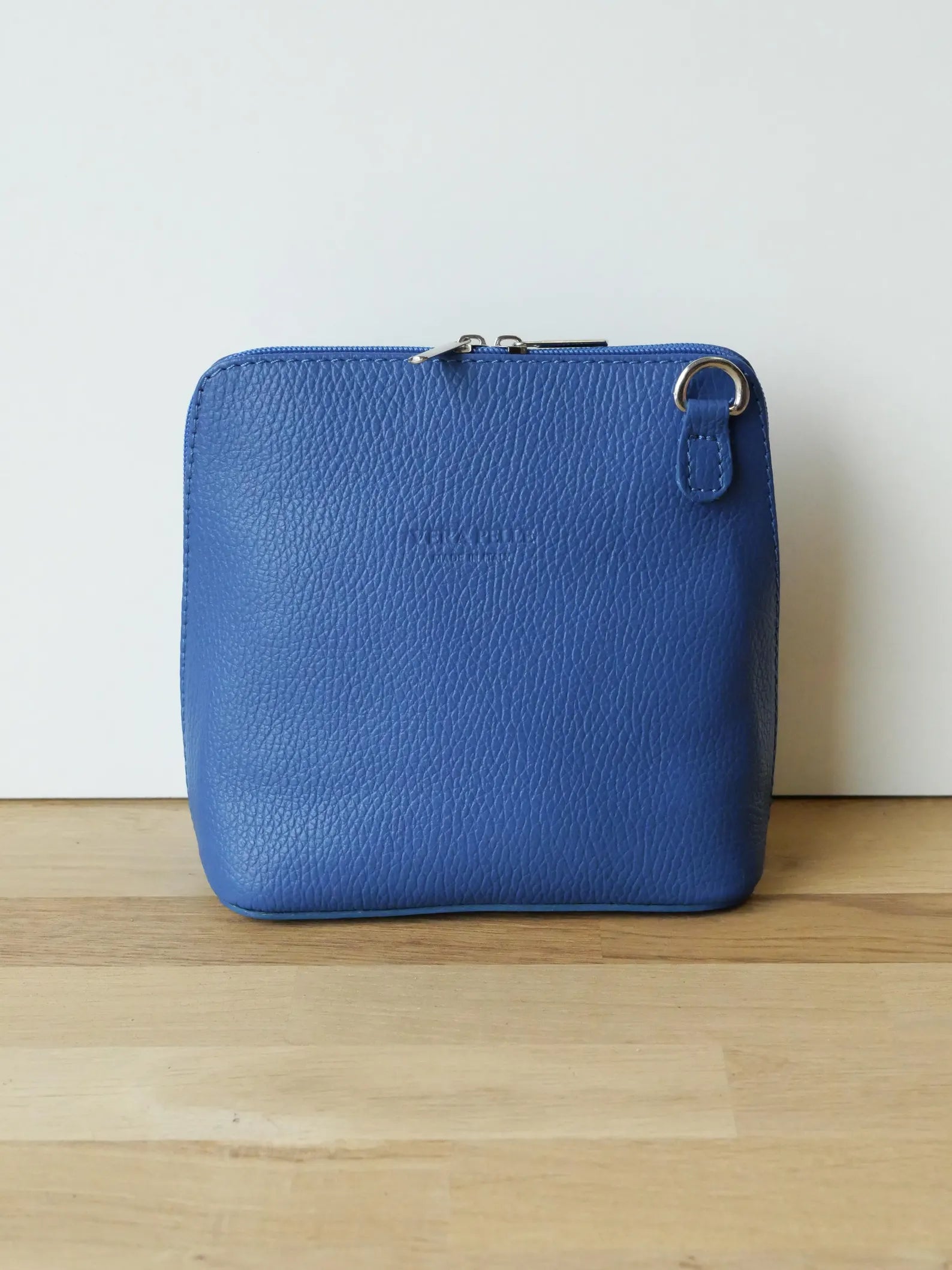 Lille Håndtaske i Struktureret Læder — Electric Blue
