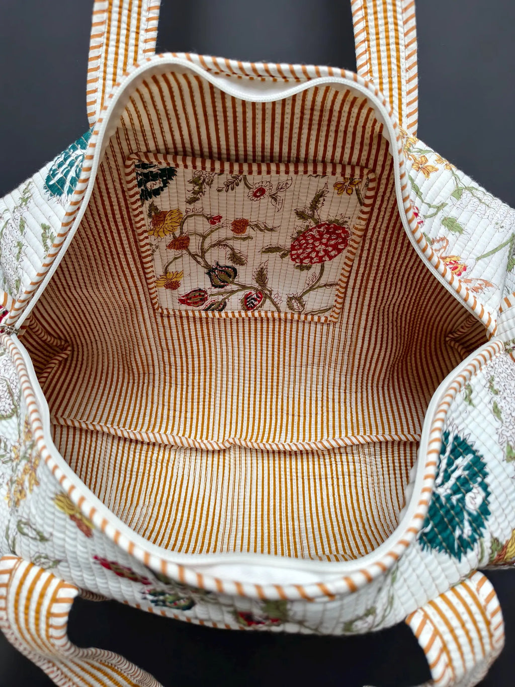Quiltet Bomuldsduffeltaske med Blomsterprint — Elfenben