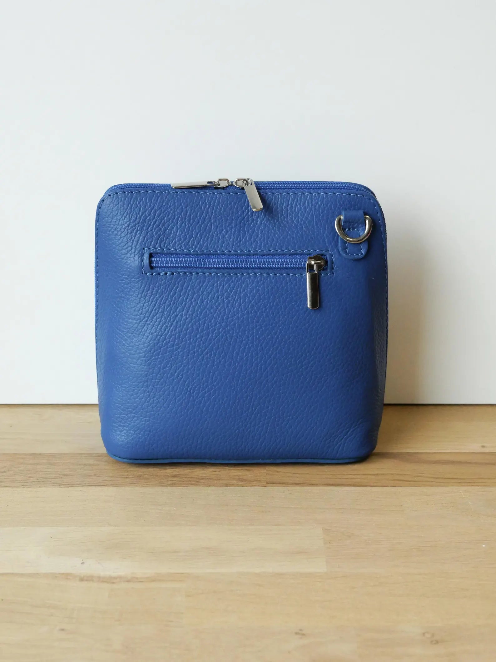 Lille Håndtaske i Struktureret Læder — Electric Blue