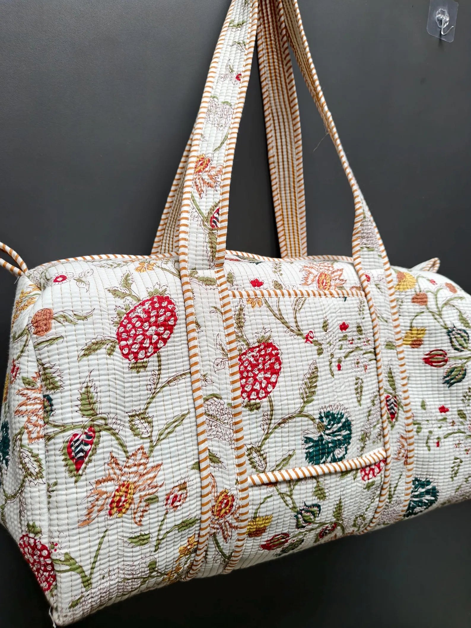 Quiltet Bomuldsduffeltaske med Blomsterprint — Elfenben